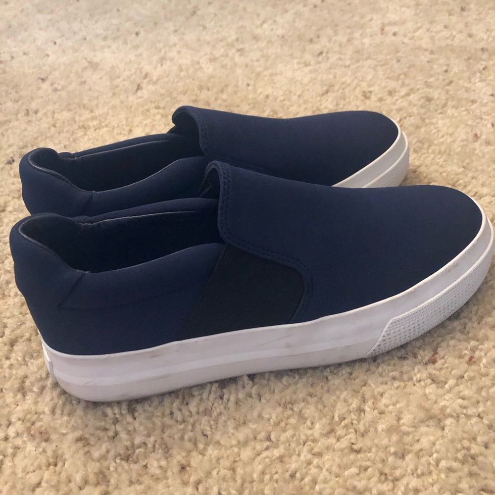 Vince slip on sneaker navy Size 6.5